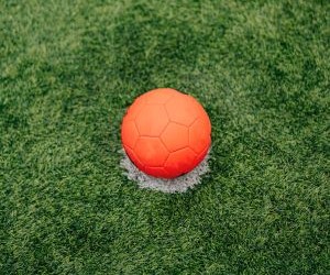 Behind every play, every victory, and every legend, there are numbers that tell stories. Statistics, records, and histories reflect the greatness of football: unforgettable goals, epic matches, and feats that have been etched in history forever.Analyzing football data is to relive every key moment, understand the evolution of teams, and discover how strategy and talent translate into results. Because in this sport, numbers don't just measure performance… they also preserve the memory of passion.