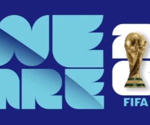 Fotbollsvärlden surrar av förväntan. VM 2026 närmar sig snabbt, och landslagen kämpar för sin plats i den största turneringen, där varje match definierar miljontals fans drömmar och förhoppningar.Med tre värdländer – USA, Mexiko och Kanada – lovar denna upplaga att bli historisk: fler lag, fler mål och en unik global upplevelse. Tränare finjusterar sina strategier, och spelare kämpar om sin biljett till den mest efterlängtade turneringen.Nedräkningen har börjat. Bollen är på väg att rulla, och hela världen väntar på det ögonblick då ett nytt kapitel börjar.VM är nästan här ... och passionen är påtaglig.